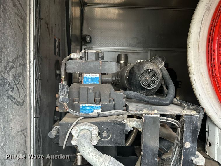 image for item DW2968 2012 International 7300 sewer jetter truck