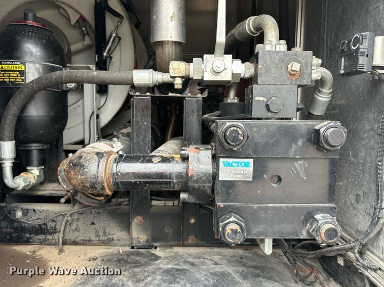 image for item DW2968 2012 International 7300 sewer jetter truck