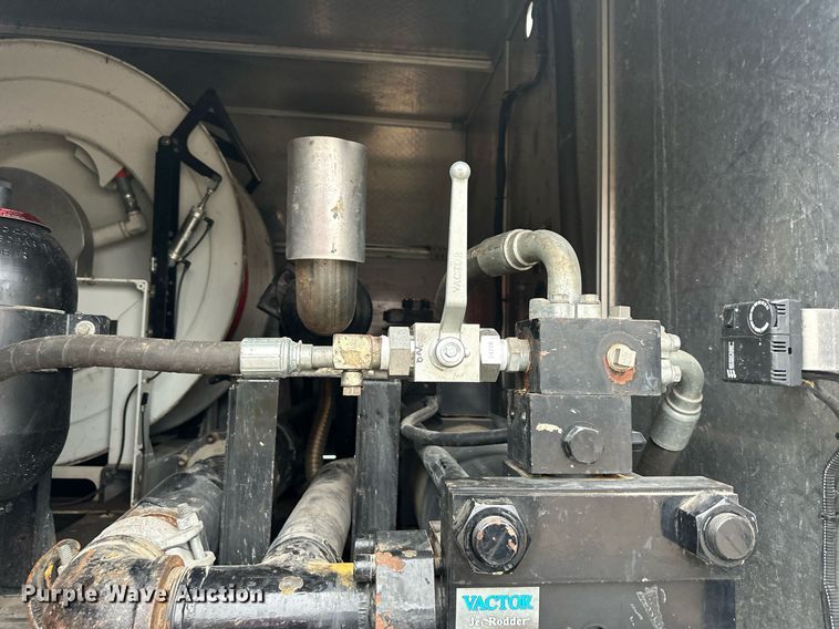 image for item DW2968 2012 International 7300 sewer jetter truck