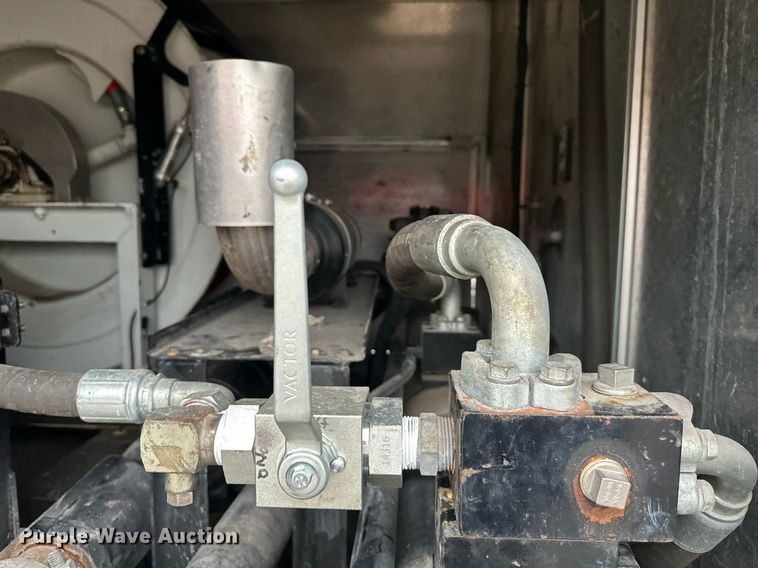 image for item DW2968 2012 International 7300 sewer jetter truck