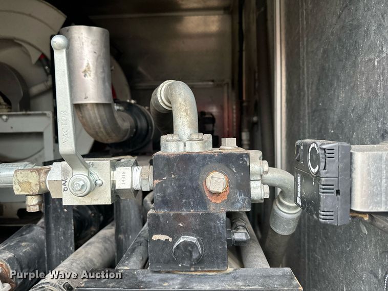 image for item DW2968 2012 International 7300 sewer jetter truck