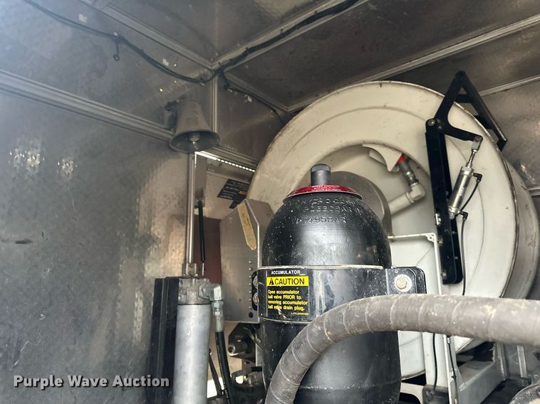 image for item DW2968 2012 International 7300 sewer jetter truck