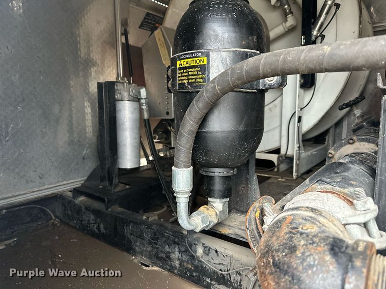 image for item DW2968 2012 International 7300 sewer jetter truck