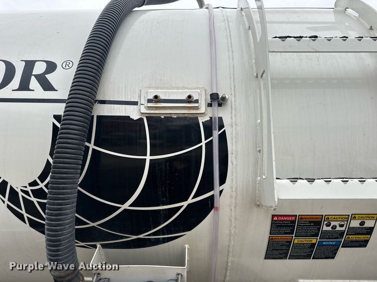 image for item DW2968 2012 International 7300 sewer jetter truck