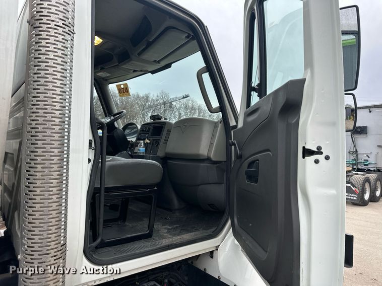 image for item DW2968 2012 International 7300 sewer jetter truck