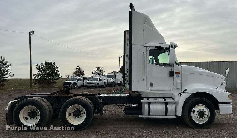 image for item EG1185 2006 International  9400i semi truck