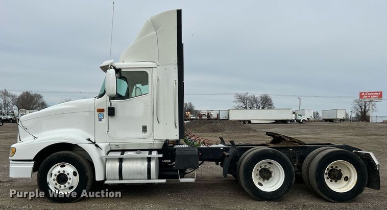 image for item EG1185 2006 International  9400i semi truck