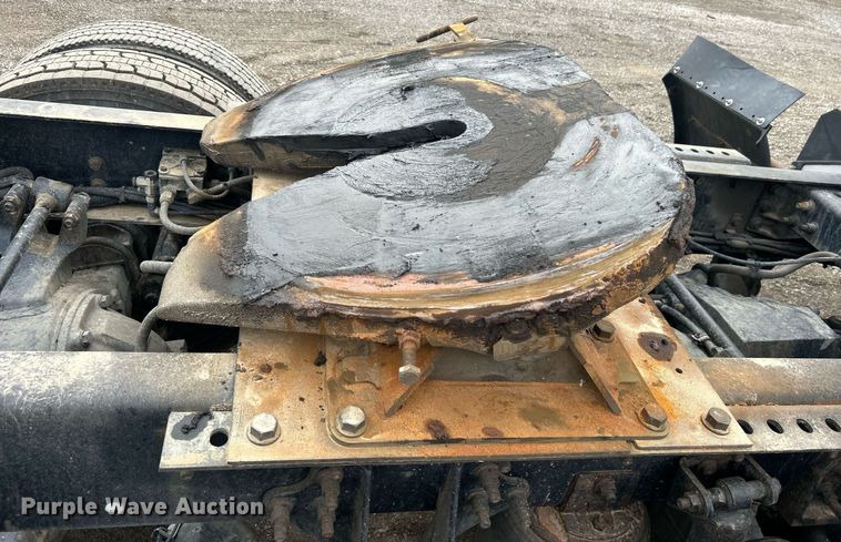 image for item EG1185 2006 International  9400i semi truck