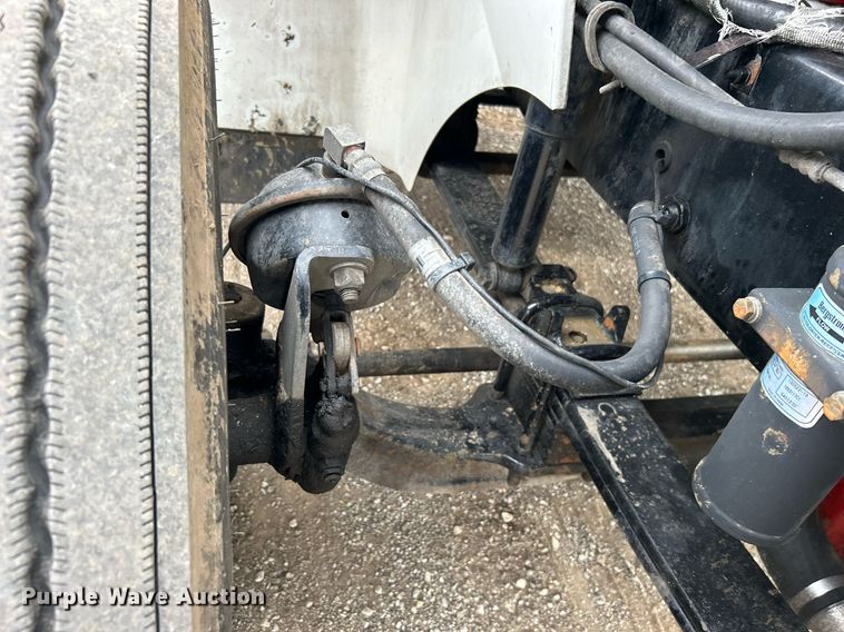 image for item EG1185 2006 International  9400i semi truck