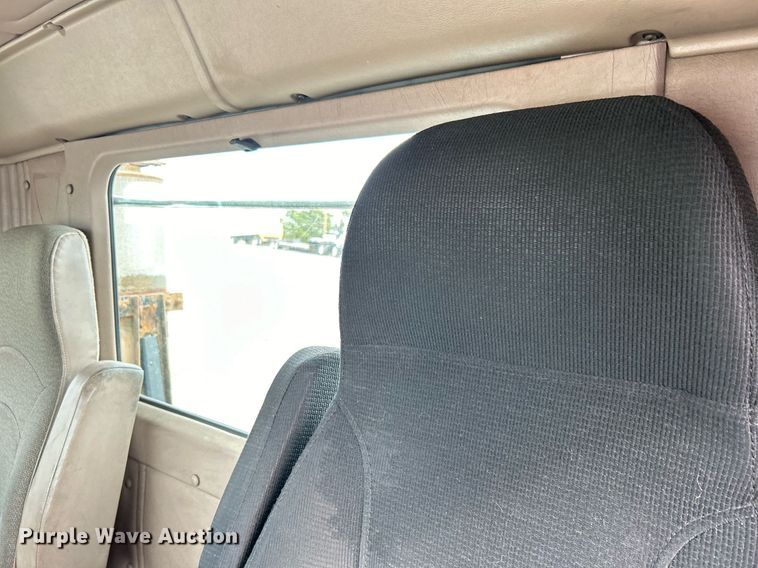 image for item EG1185 2006 International  9400i semi truck