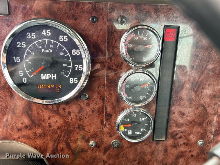 image for item EG1185 2006 International  9400i semi truck