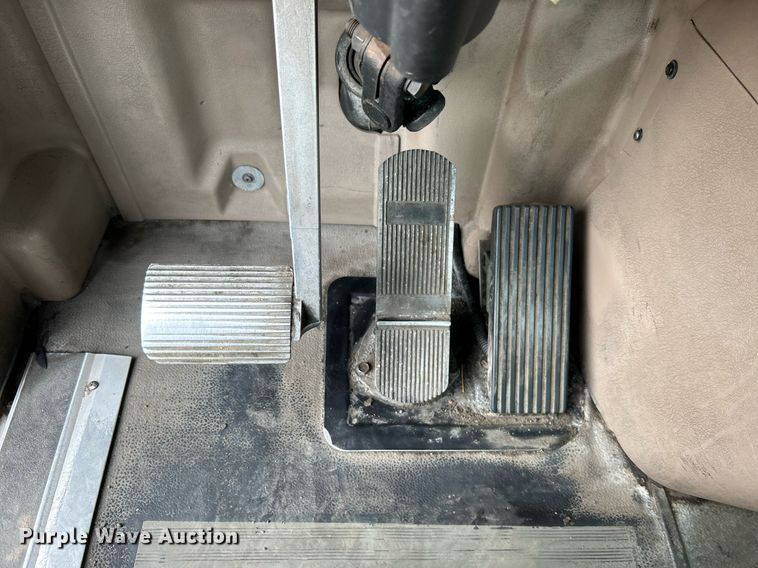 image for item EG1185 2006 International  9400i semi truck