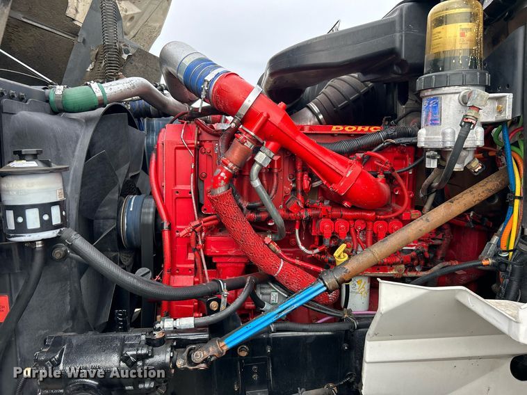 image for item EG1185 2006 International  9400i semi truck