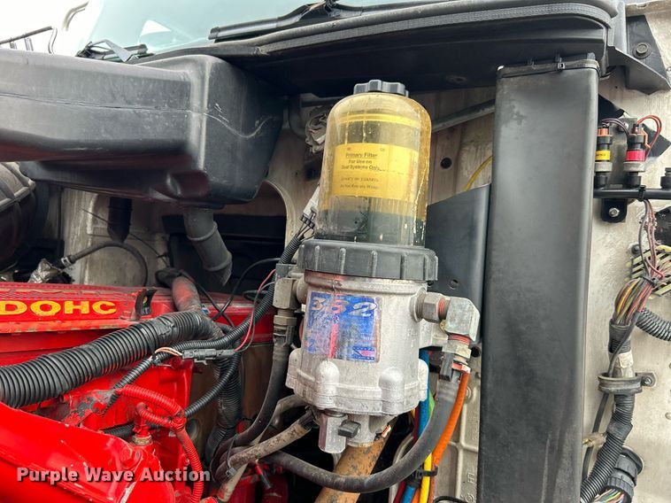 image for item EG1185 2006 International  9400i semi truck