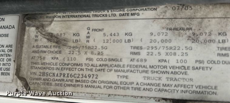 image for item EG1185 2006 International  9400i semi truck