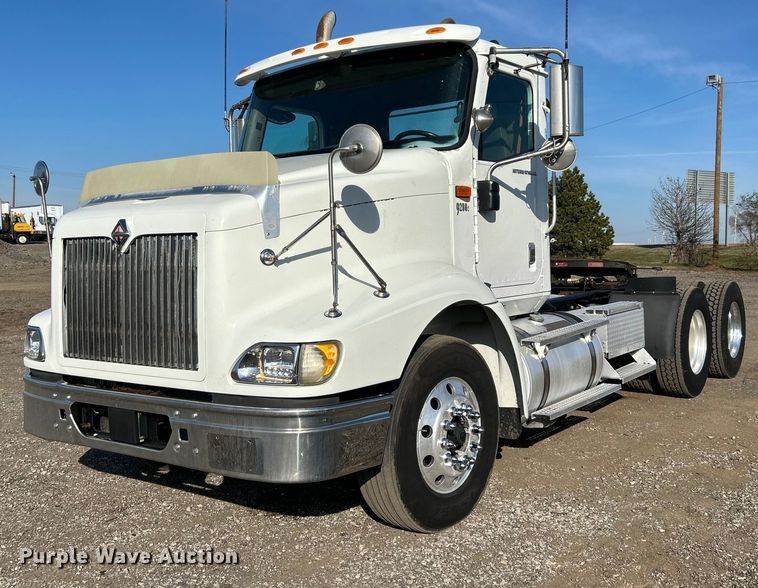 image for item EG1211 2006 International  9200i  semi truck