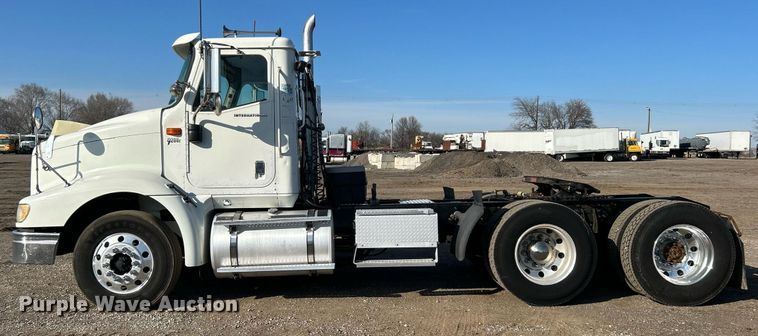 image for item EG1211 2006 International  9200i  semi truck