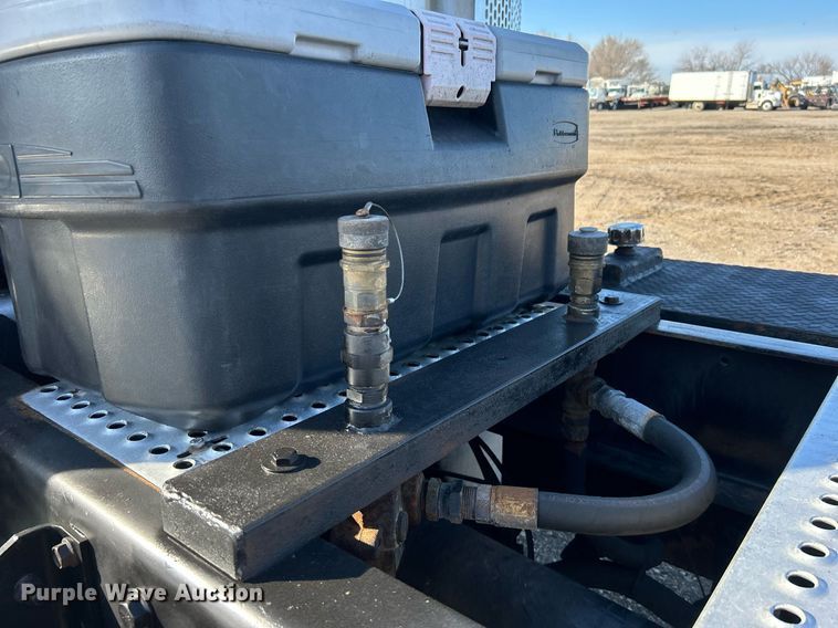 image for item EG1211 2006 International  9200i  semi truck