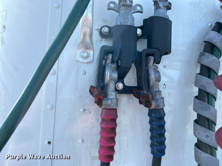 image for item EG1211 2006 International  9200i  semi truck