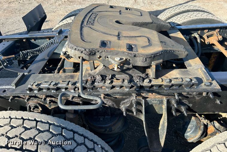 image for item EG1211 2006 International  9200i  semi truck