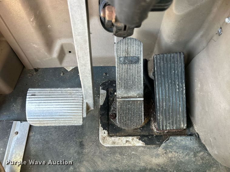 image for item EG1211 2006 International  9200i  semi truck