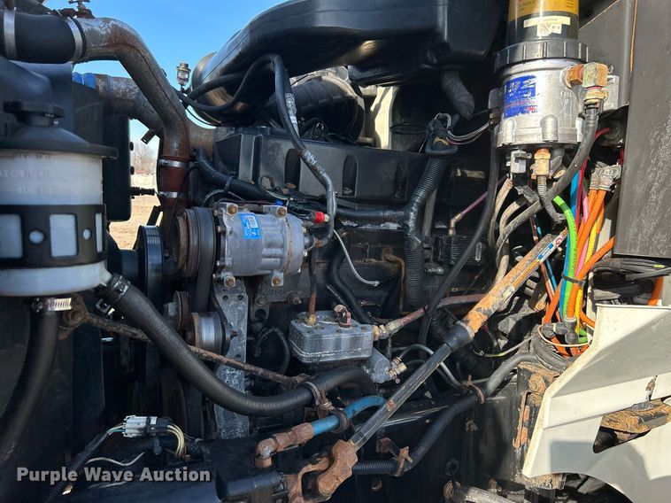 image for item EG1211 2006 International  9200i  semi truck