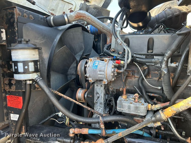 image for item EG1211 2006 International  9200i  semi truck