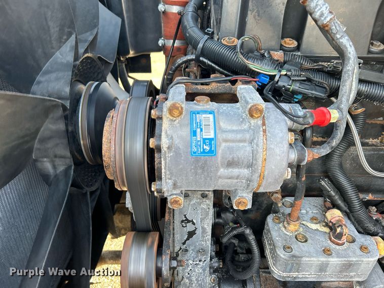 image for item EG1211 2006 International  9200i  semi truck