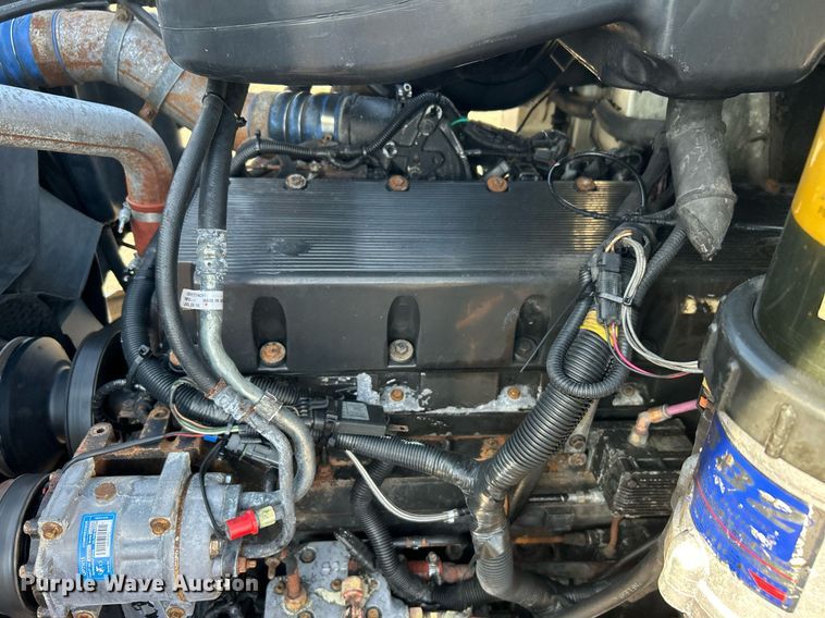 image for item EG1211 2006 International  9200i  semi truck