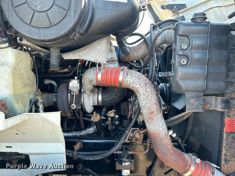 image for item EG1211 2006 International  9200i  semi truck