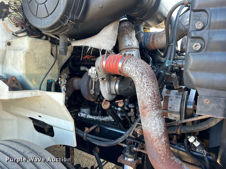 image for item EG1211 2006 International  9200i  semi truck