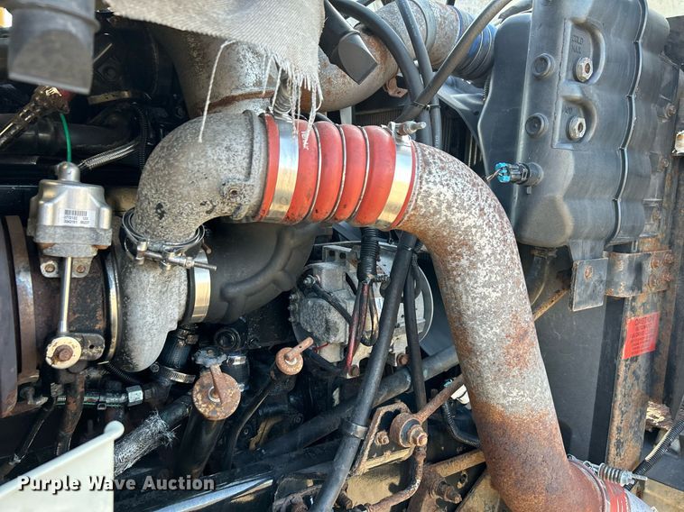 image for item EG1211 2006 International  9200i  semi truck