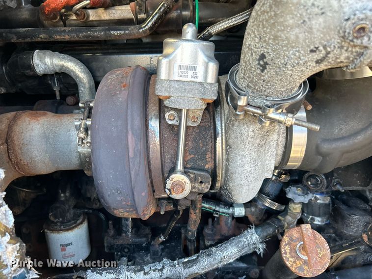 image for item EG1211 2006 International  9200i  semi truck