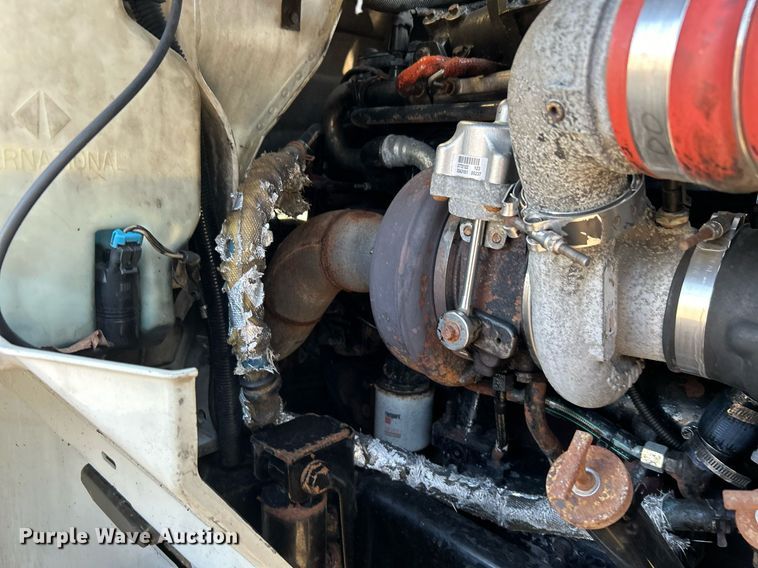 image for item EG1211 2006 International  9200i  semi truck