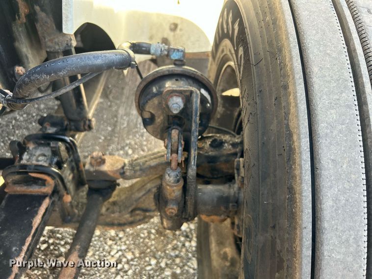 image for item EG1211 2006 International  9200i  semi truck