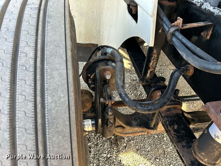 image for item EG1211 2006 International  9200i  semi truck