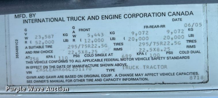 image for item EG1211 2006 International  9200i  semi truck