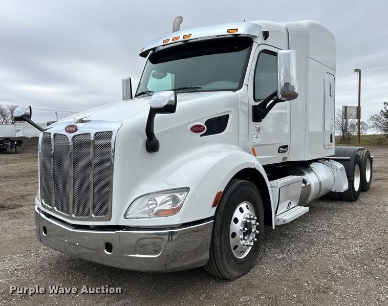 image for item EG1214 2019 Peterbilt 579 semi truck
