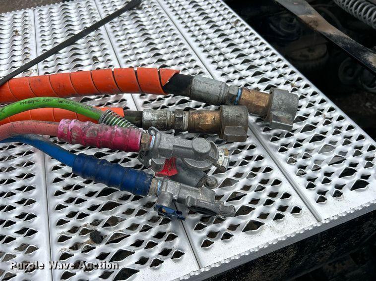 image for item EG1214 2019 Peterbilt 579 semi truck