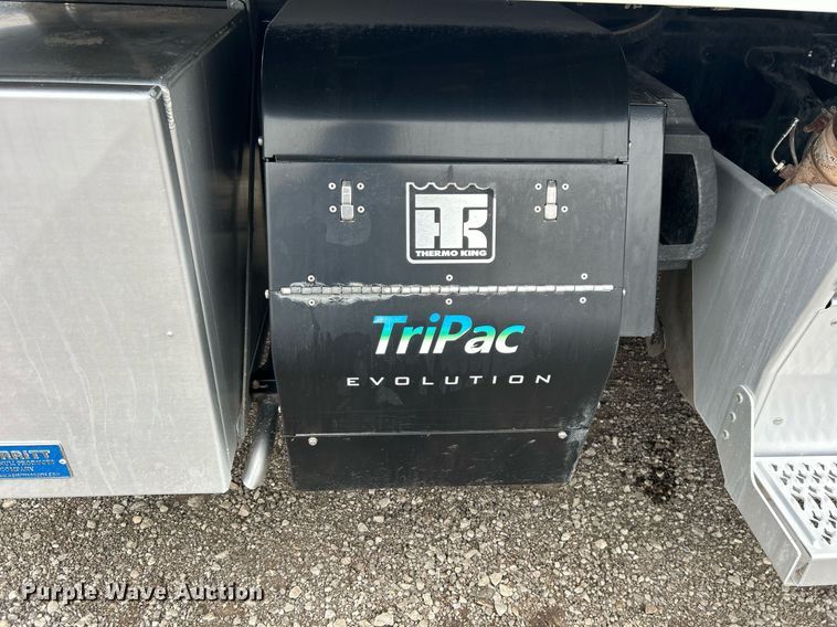 image for item EG1214 2019 Peterbilt 579 semi truck