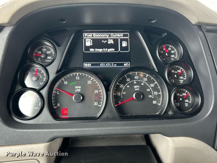 image for item EG1214 2019 Peterbilt 579 semi truck