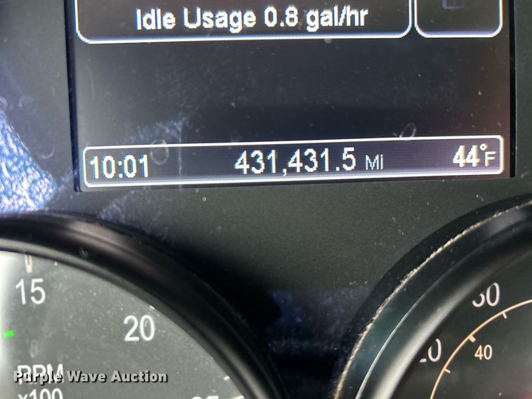 image for item EG1214 2019 Peterbilt 579 semi truck