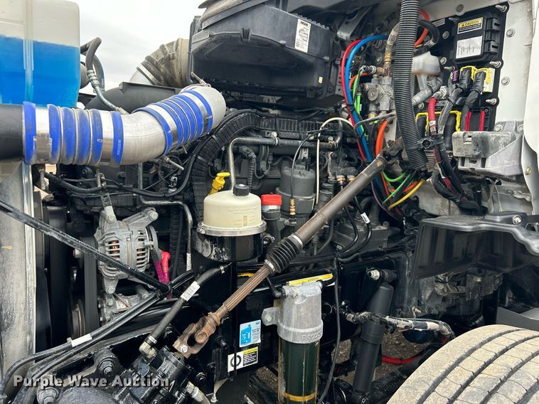 image for item EG1214 2019 Peterbilt 579 semi truck