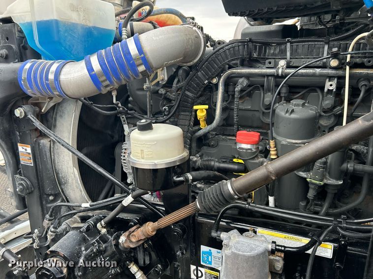 image for item EG1214 2019 Peterbilt 579 semi truck