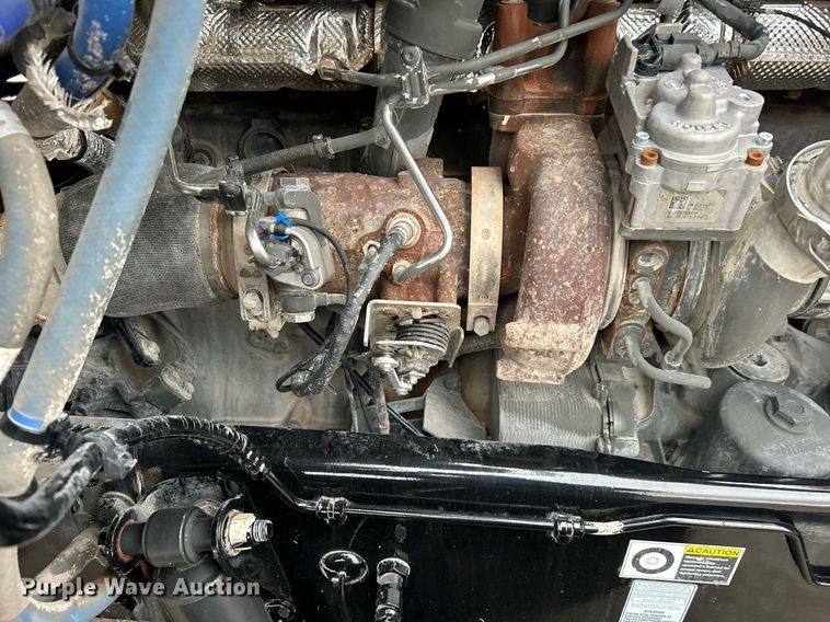 image for item EG1214 2019 Peterbilt 579 semi truck