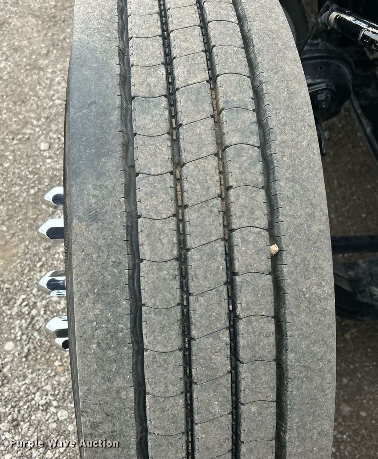 image for item EG1214 2019 Peterbilt 579 semi truck