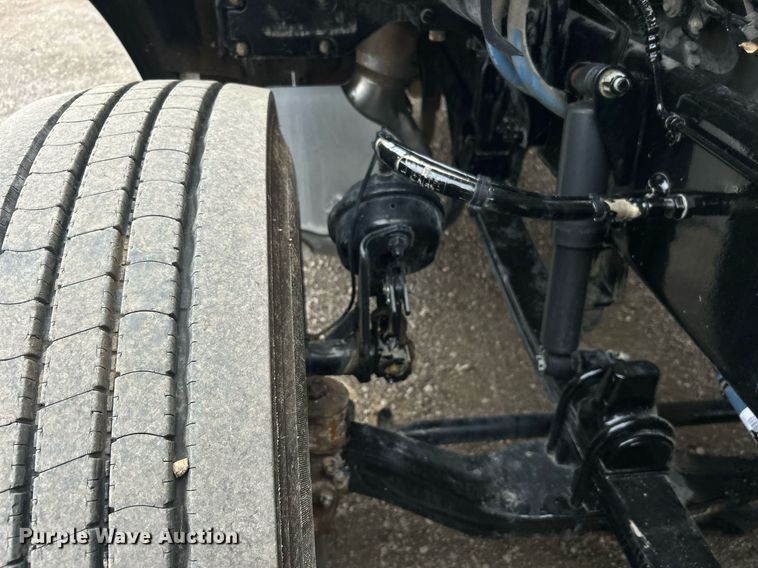 image for item EG1214 2019 Peterbilt 579 semi truck