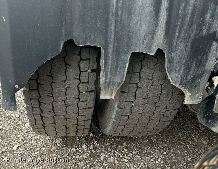 image for item EG1214 2019 Peterbilt 579 semi truck