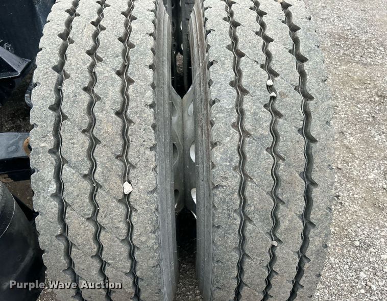 image for item EG1214 2019 Peterbilt 579 semi truck