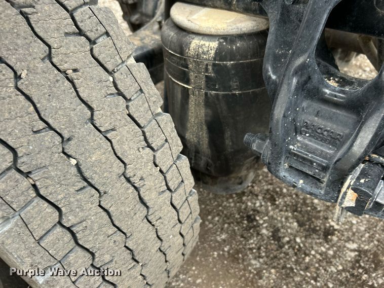 image for item EG1214 2019 Peterbilt 579 semi truck